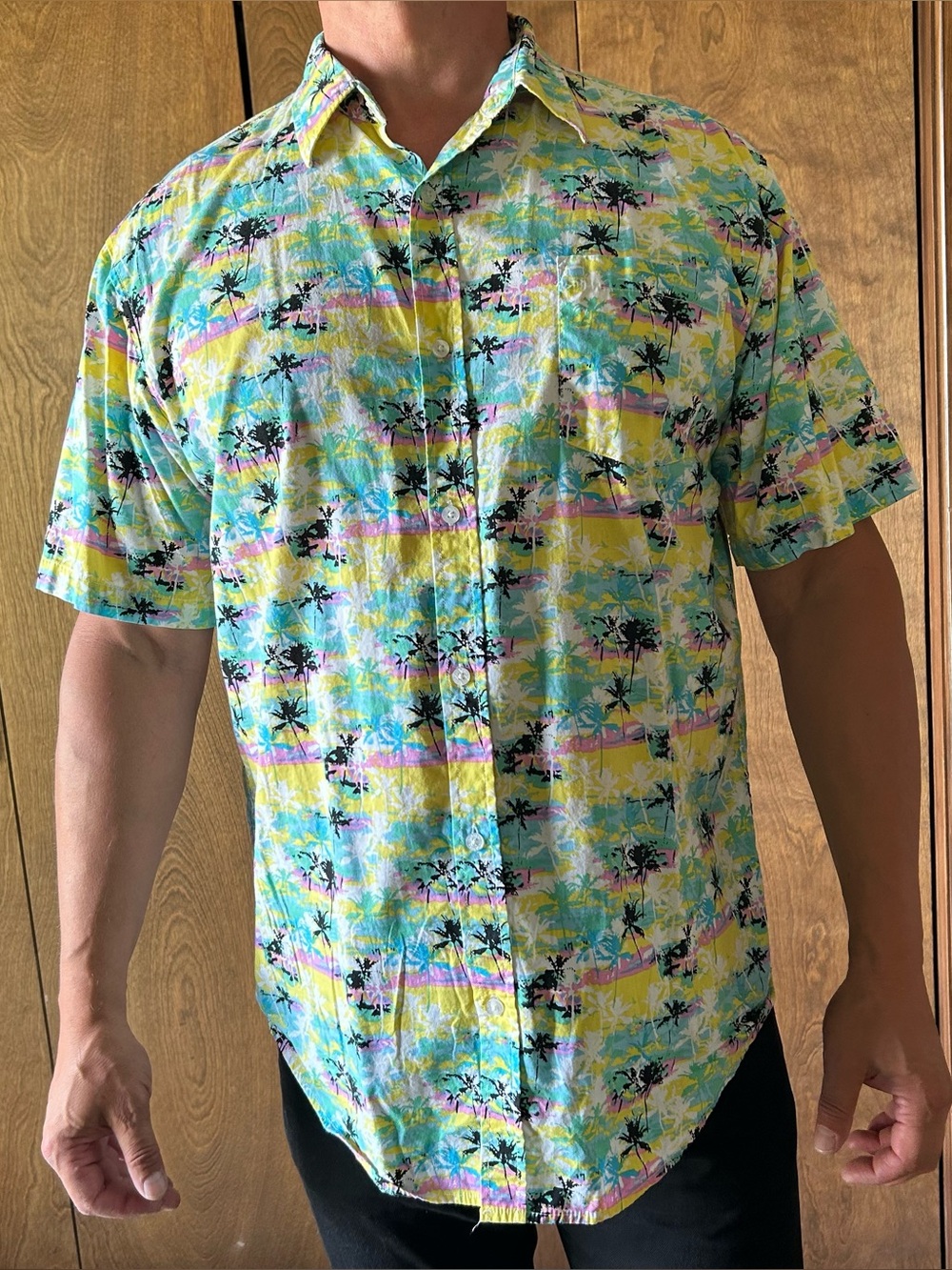 Men's Coastal Short-Sleeve Tropical Palm Print Shirt.
